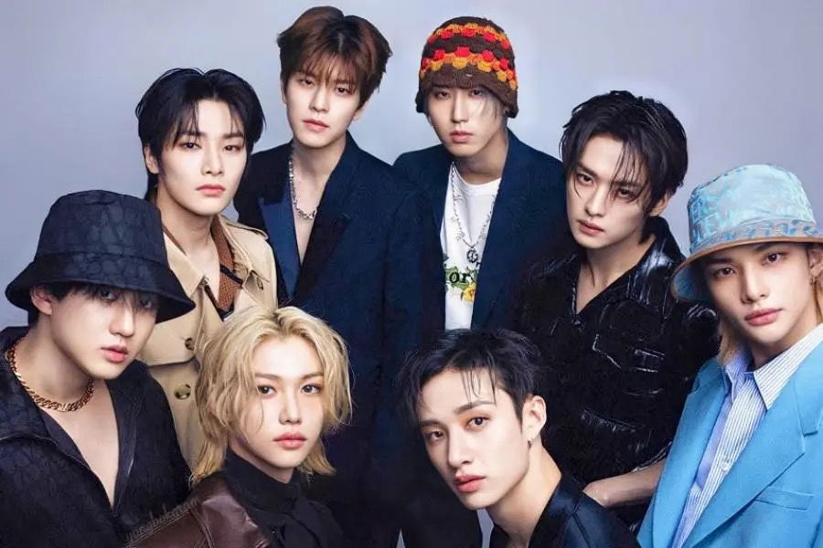 STRAY KIDS