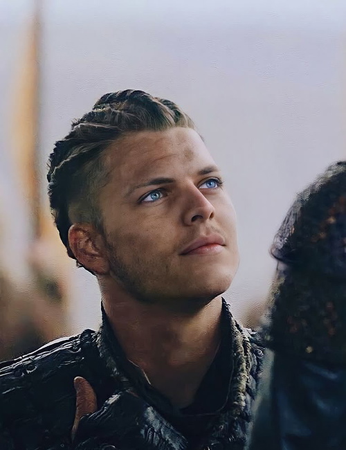 Chat with Ívarr Ragnarsson. on Spicychat