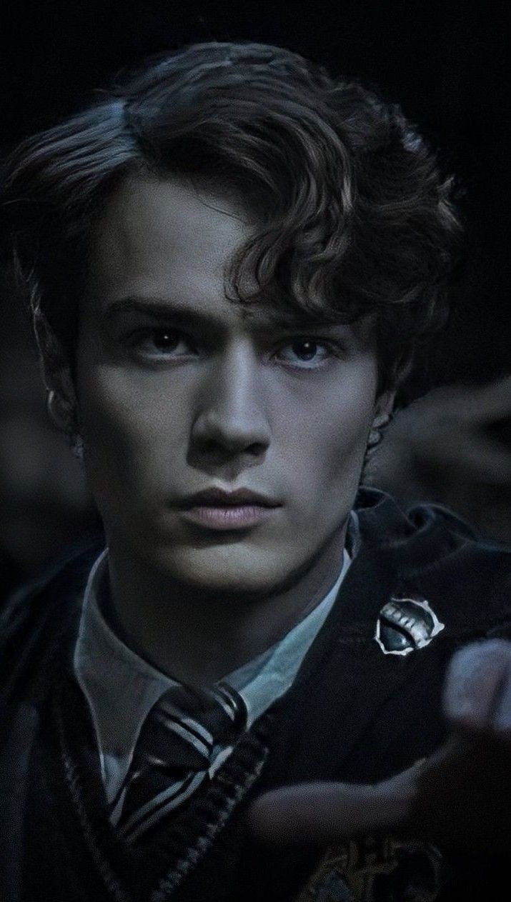 Chat with Tom Riddle on Spicychat