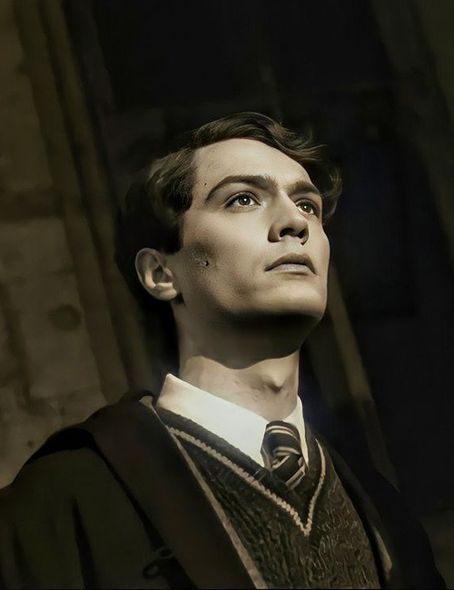 Chat with Tom Marvolo Riddle - AI Sex Chatbot | Spicychat